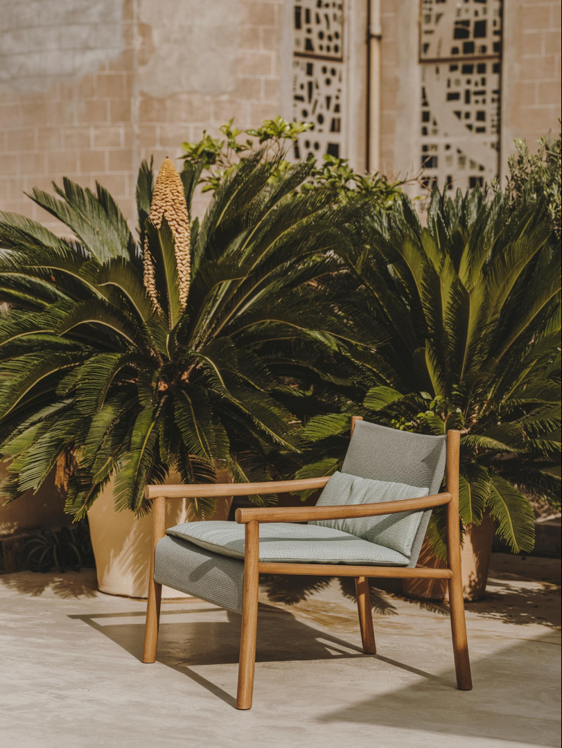 Arper Juno 02: Plastic Outdoor Chairs | Arper